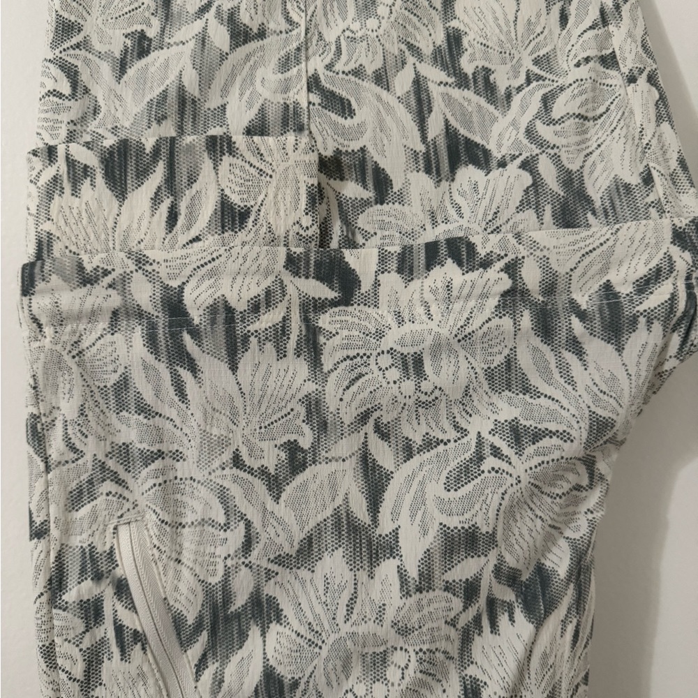 Athleta cargo pants/shorts/capris. Like new size 2